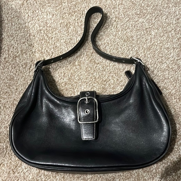 Coach Handbags - Vintage leather coach shoulder bag